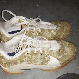 Stylish Athletic Shoes in Gold and White